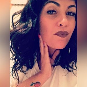 Meet your Posher, Carolina